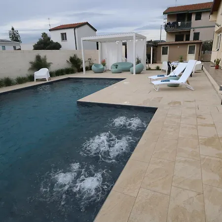 Eumenidi Intera With Pool * Fontane Bianche